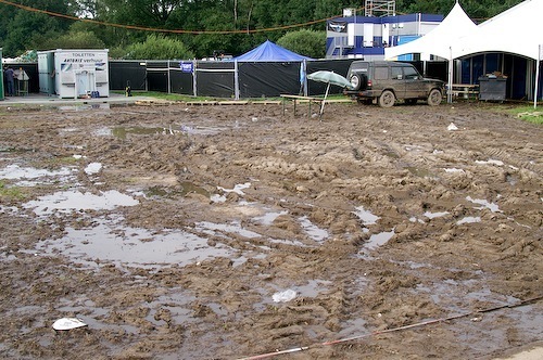 Campzone 2007 - modderig veld