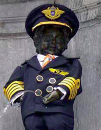 Manneke Pis in uniform