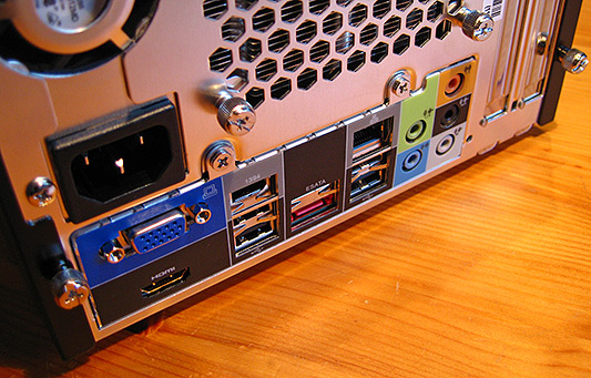 Shuttle SG33G6 Deluxe close-up