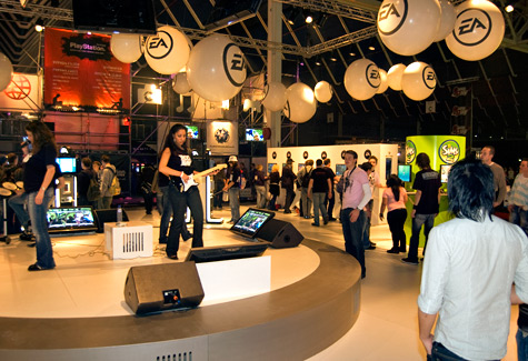 Rock Band op EA-stand