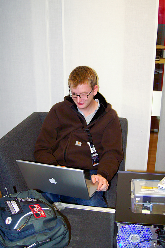 DreamHack 2007 - Boy aan het werk