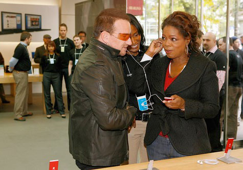 Product Red: Oprah Winfrey en Bono testen rode Apple Nano