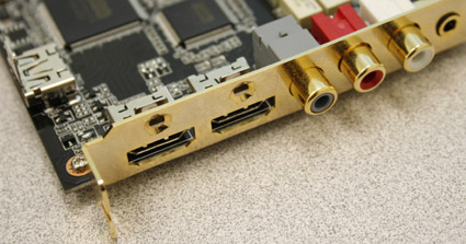 Asus HDAV-DB1-dochterkaart close-up met hdmi-aansluitingen