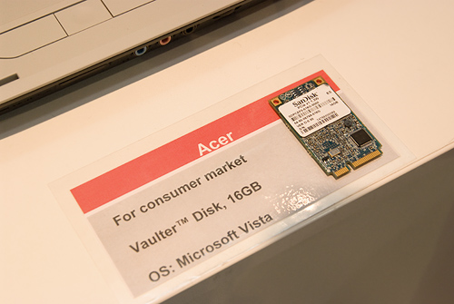 Cebit 2008: SanDisk ssd in Acer notebook Cebit 2008: SanDisk ssd in Acer notebook