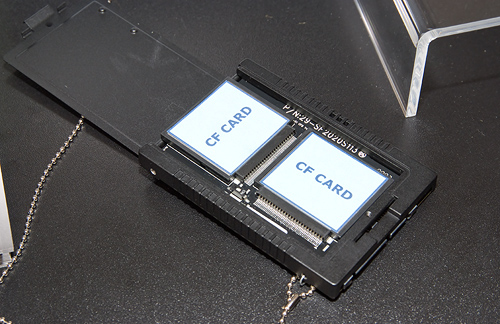 Cebit 2008: Stardom dual CF ssd enclosure open Cebit 2008: Stardom dual CF ssd enclosure open