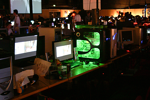 Regroup 17 - groene casemod Regroup 17 - groene casemod