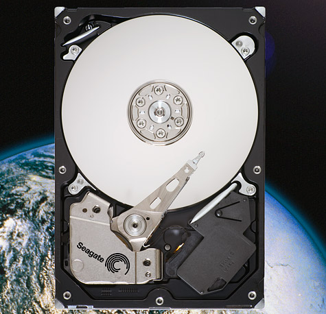 Seagate Barracuda 7200.11 1,5TB-schijf met aarde-achtergrond