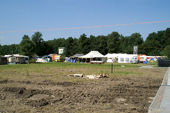 Campzone 2008 - Activiteitenveld in reverse-angle Campzone 2008 - Activiteitenveld in reverse-angle