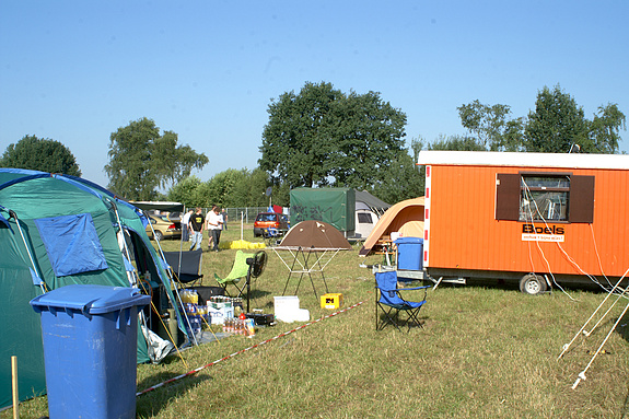 Campzone 2008 - Er wordt druk opgebouwd Campzone 2008 - Er wordt druk opgebouwd