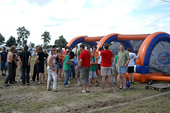 Campzone 2008 - De teams voor de duizelbaan