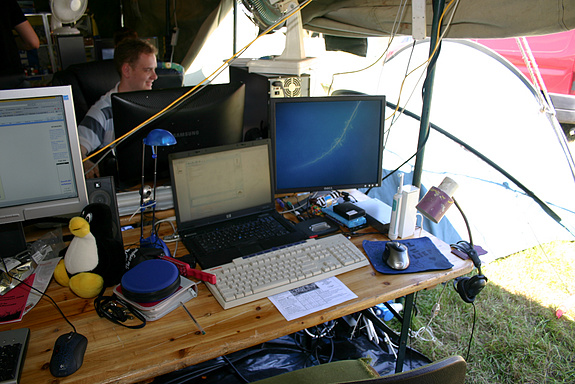 Campzone 2008 - Samantha en Bjwild op de achtergrond