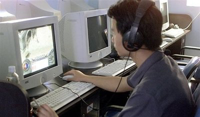 Verslaafde Chinees speelt online game