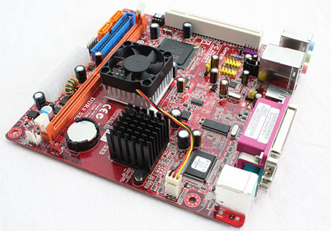 Intel N330 op moederbord (foto: Guru3D) Intel N330 op moederbord (foto: Guru3D)