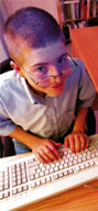 kind met computer