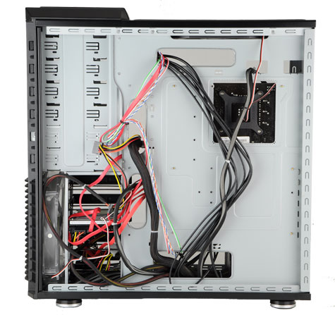 Kabelmanagement en backplate-uitsparing Kabelmanagement en backplate-uitsparing