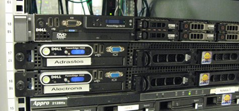 Dell R610 bovenop twee Dell 1950 III