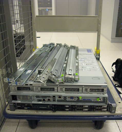 2x Sun X2270 bovenop een Dell R610