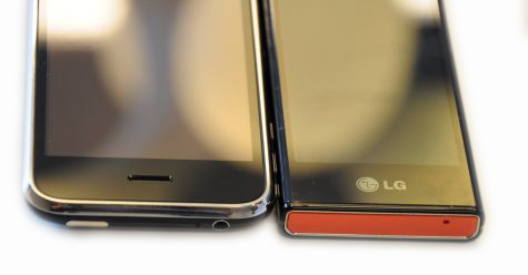 LG BL40 naast iPhone 3GS LG BL40 naast iPhone 3GS