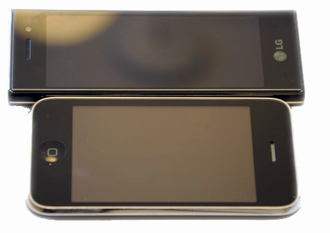 LG BL40 naast iPhone 3GS LG BL40 naast iPhone 3GS
