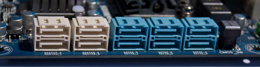 Gigabyte MA790FXT-UD5P achterzijde