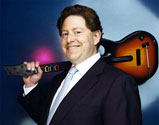 Bobby Kotick als Guitar Hero