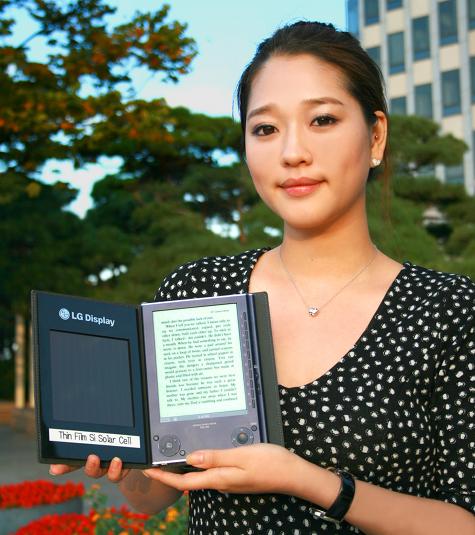 E-reader met zonnecellen van LG Display