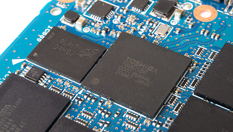 Kingston SSDNow V+ V2 pcb met Toshiba Daikoku 2-controller en Micron geheugenchip