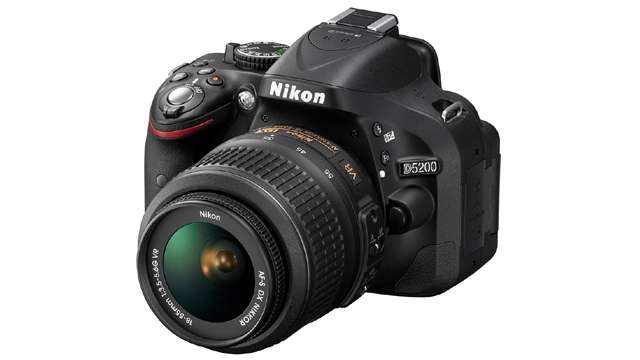 Nikon デジタル一眼レフカメラ D5200 ダブルズームキット AF-S DX NIKKOR 18-55mm f/3.5-5.6G VR/ AF-S DX NIKKOR 55-300mm f/4.5-5.6G ED VR ブ i8my1cf Amazon | Nikon デジタル一眼レフカメラ D5200 ダブルズームキット AF
