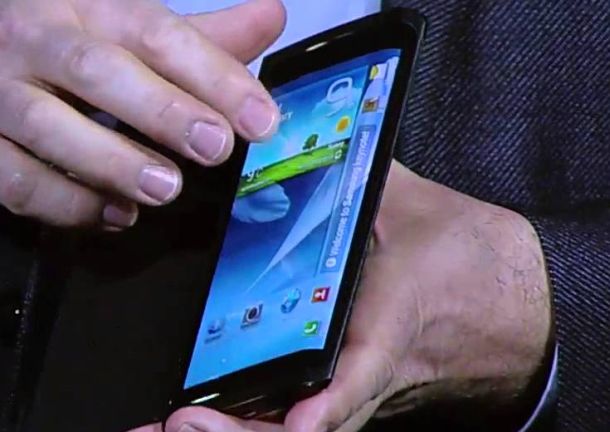Prototype Samsung-smartphone met gebogen scherm op CES 2013