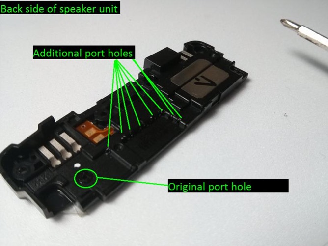 Gaatjes prikken in Nexus 5 voor beter volume