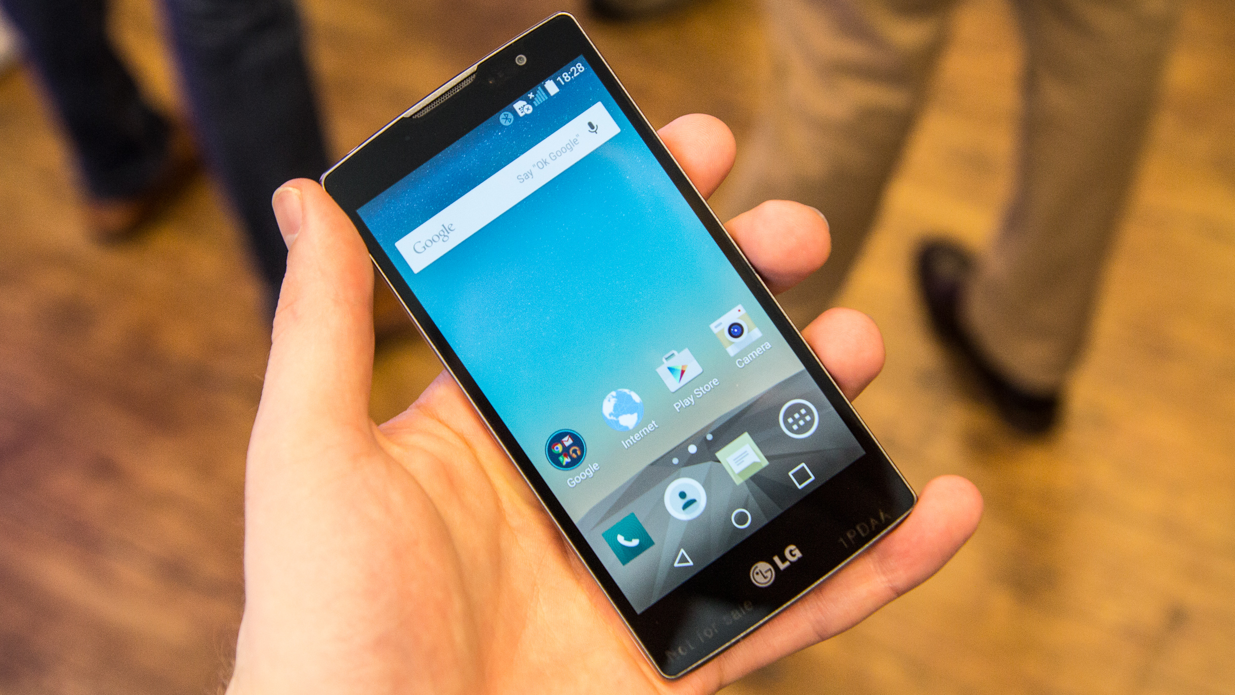 Lg Telefoon LG Spirit: de eerste gebogen midrange-telefoon - Preview - Tweakers