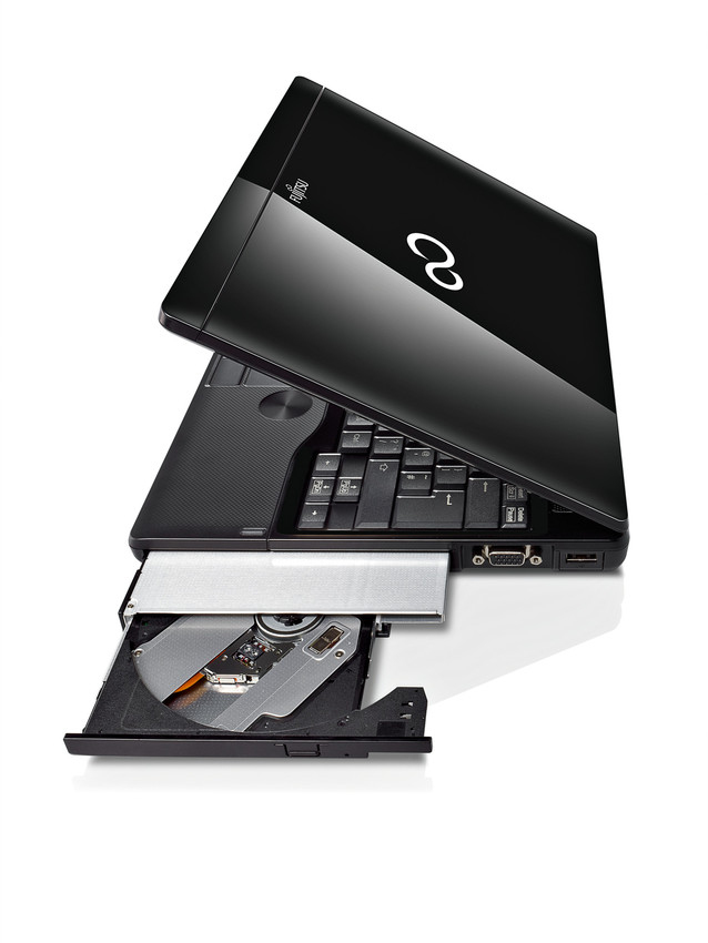 ジャンクFUJITSU LIFEBOOK AH77 Core i7 7700HQ 1円~ジャンクFUJITSU