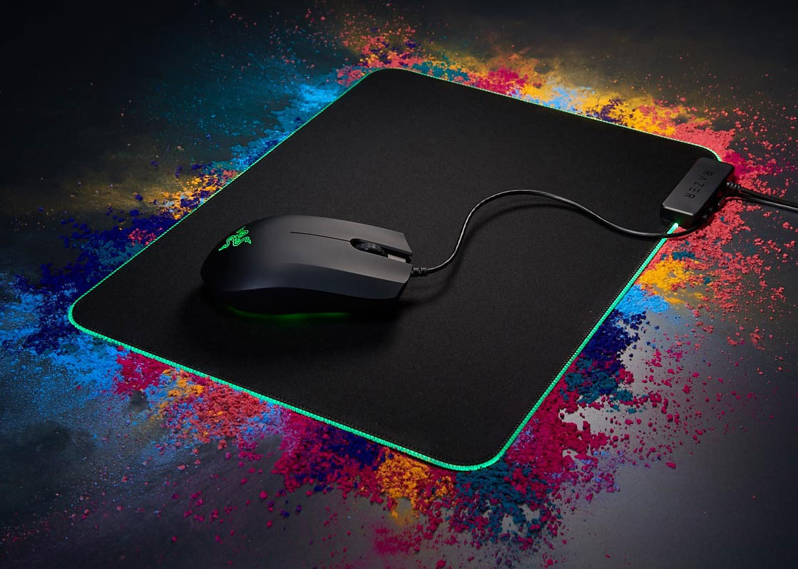 Bediende dinsdag woonadres Razer komt met Goliathus Chroma-muismat van 92cm breed met rgb-leds -  Computer - Nieuws - Tweakers