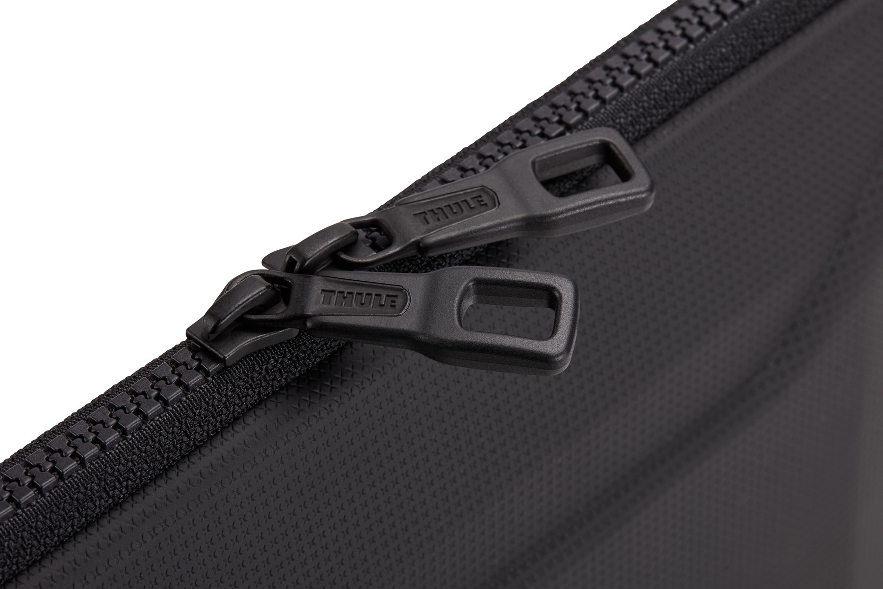 thule laptop case 16 inch