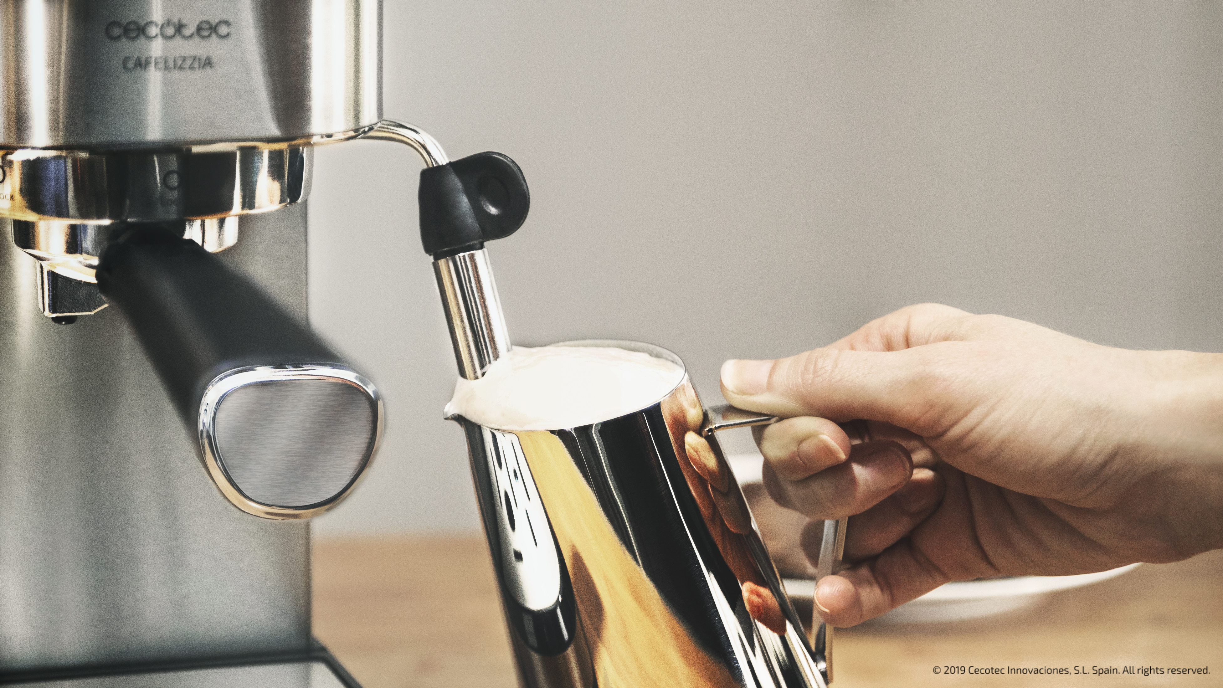 Cecotec CAFELIZZIA 790 STEEL PRO - Kenmerken - Tweakers