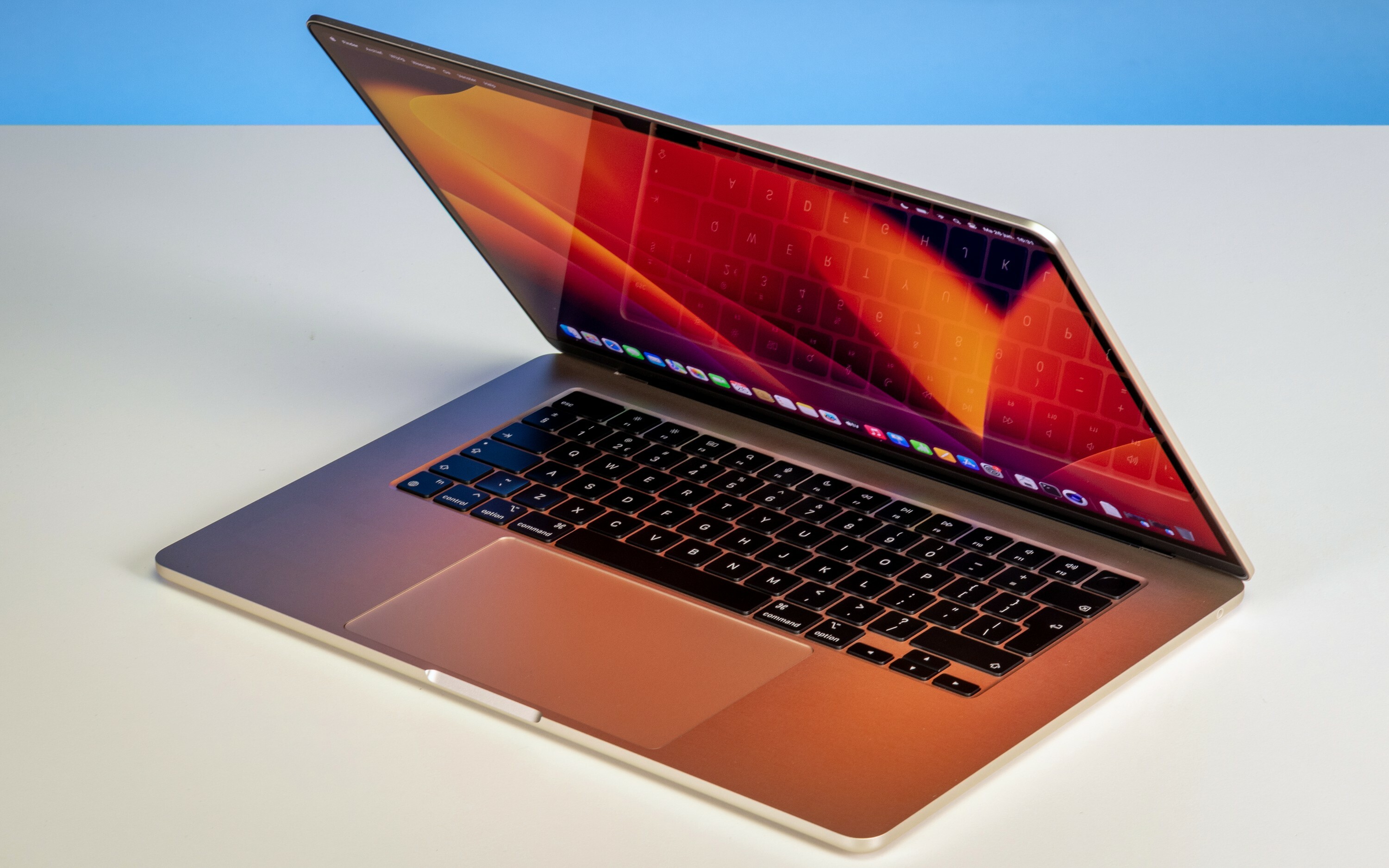 Apple MacBook Air 15" Review - Tweakers