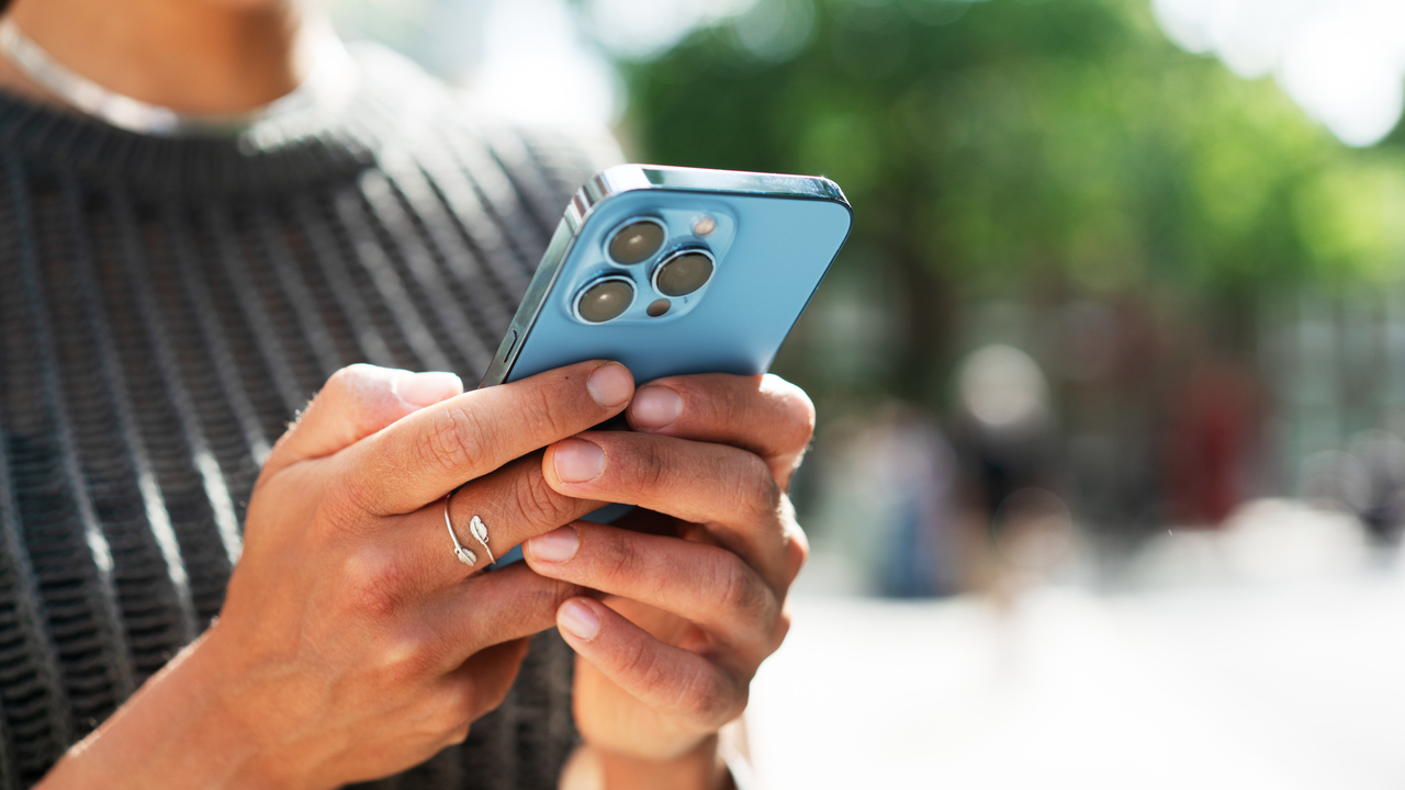 Image for the article: Hacker claimt scrapen van 650.000 berichten uit Franse overheidschatapp Tchap