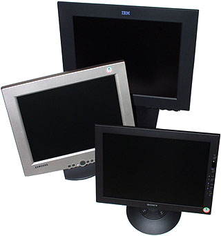 Een trio LCD schermen
