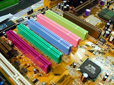 LuckyTech P6K7A KX133 plank met gekleurde PCI slots