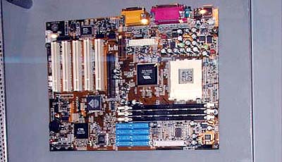 KT133 mobo\'s op Computex: Iwill KV200-R