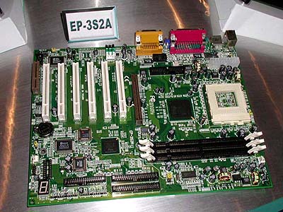 Intel 8xx mobo\'s op Computex: Epox EP-2S2ATSB (i815)