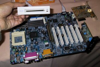 Gigabyte DFP2-T i815E
