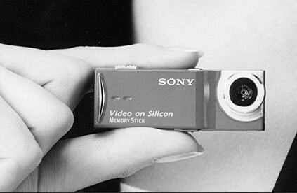 Sony\'s mini DigiCam prototype