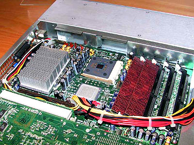 CeBIT 2001: AMD 760MP / Tyan Thunder K7 in 1U rack