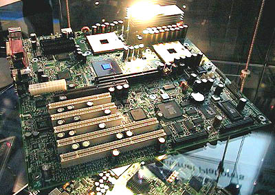 Tyan Thunder S2603 dual Foster mobo
