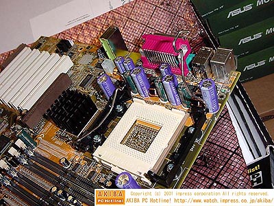 Abit TH7 - processor socket (groot)