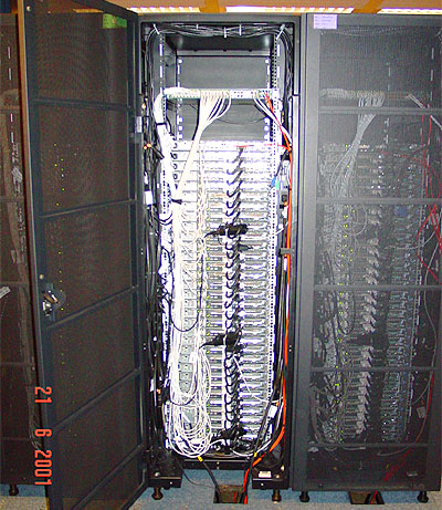 Genesis cluster - Kabinet achterkant    (groot)