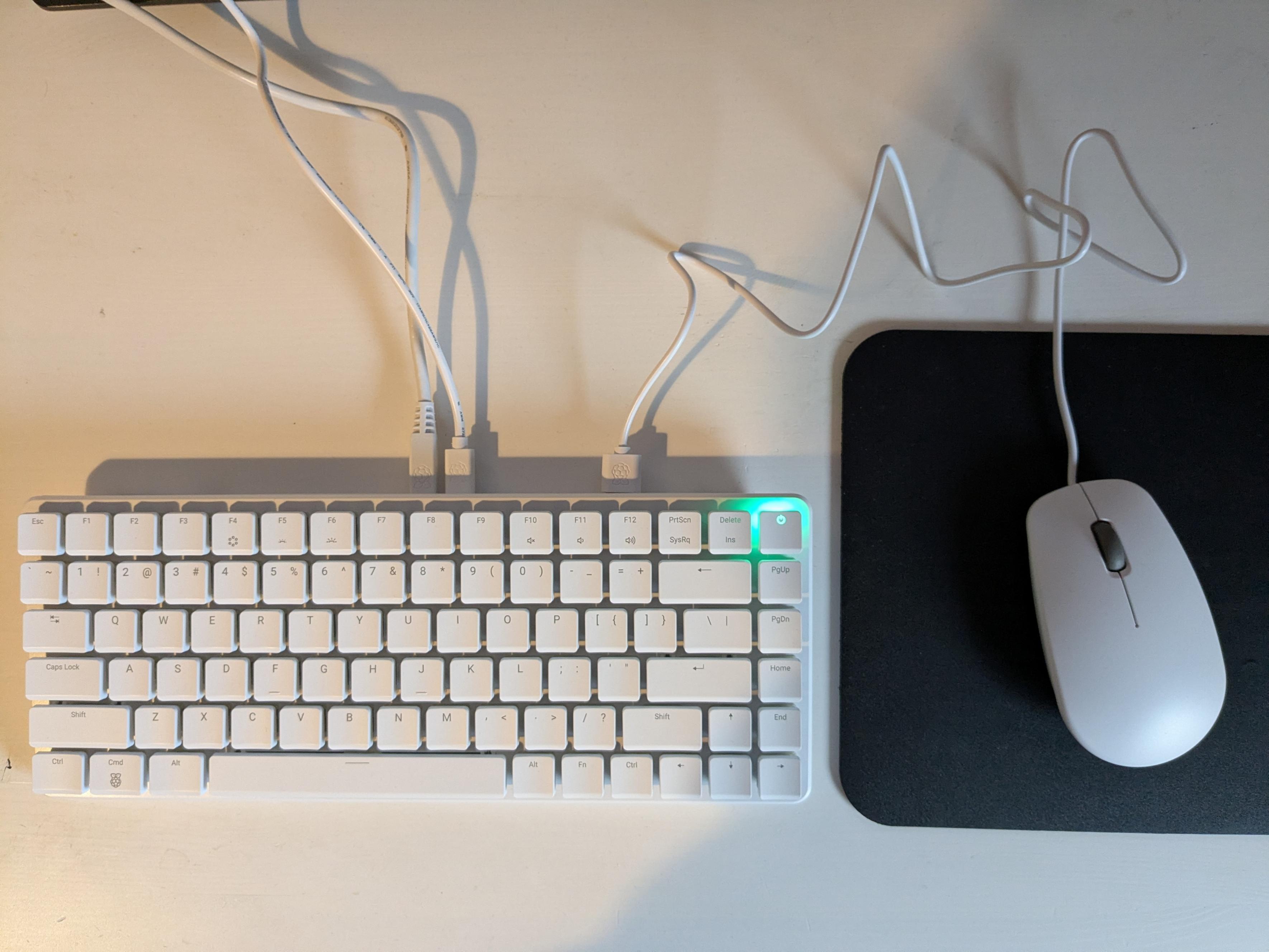 Raspberry Pi 500+ met muis