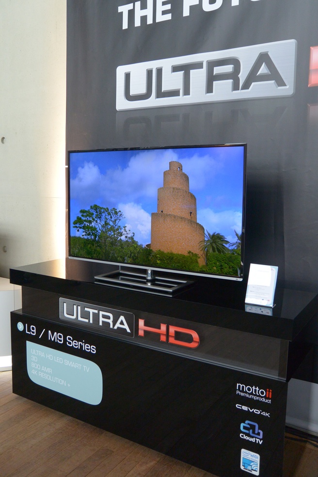 Toshiba M9-tv-serie Toshiba World 2013