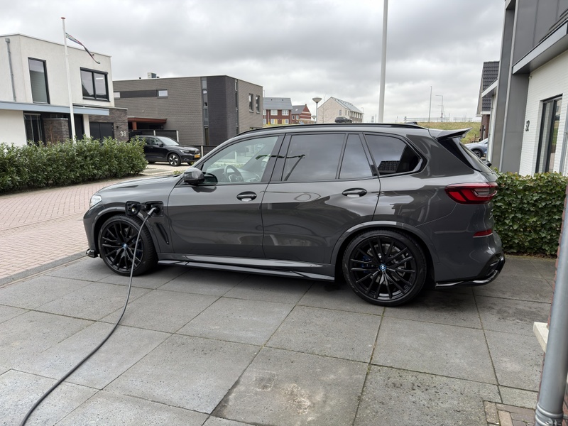 Afbeeldingslocatie: https://tweakers.net/i/-CzwR7BUJuGBiJp879IZavARrQ8=/800x/filters:strip_icc():strip_exif()/f/image/y3Cobd7irlV2SB3n5HChQdK7.jpg?f=fotoalbum_large